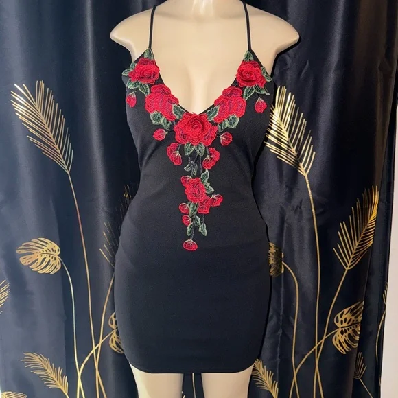 Windsor Dresses | Windsor Rose Embroidered Dress | Color: Black/Red | Size: M | Deals_4every1's Closet Windsor Dresses | Windsor Rose Embroidered Dress | Color: Black/Red | Size: M | Deals_4every1's Closet